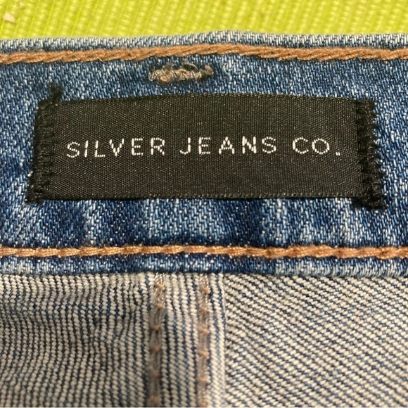 SILVER JEANS  Sz 16 x 28 Mom High Rise Style Torn Ripped Knee Mid-Wash Je… - Picture 9 of 11